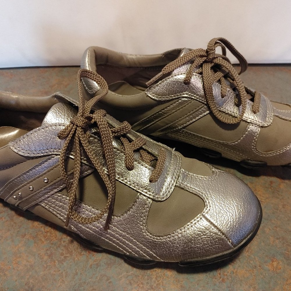 Old Navy Cycling Shoes Women's Size 7, Gold Black